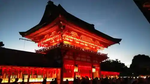 伏見稲荷大社の山門・神門