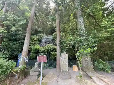 瀧川神社の庭園