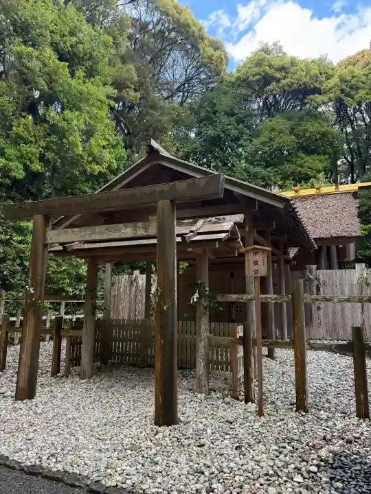 伊雜宮(皇大神宮別宮)の{uncategorized: "未分類", other: "その他", undefined: "問題あり", building: "その他建物", grave: "お墓", sacred_gate: "鳥居", guardian: "狛犬", statue: "像", buddha: "仏像", history: "歴史", nature: "自然", garden: "庭園", animal: "動物", pagoda: "塔", temizu: "手水舎", mountain_gate: "山門・神門", sanctuary: "本殿・本堂", subordinate: "末社・摂社", art: "芸術", scenery: "景色", jizo: "地蔵", ema: "絵馬", goshuin: "御朱印", omikuji: "おみくじ", items: "授与品その他", amulet: "お守り", goshuincho: "御朱印帳", eats: "食事", festival: "お祭り", votive_dance: "神楽", shichigosan: "七五三参", wedding: "結婚式", experience: "体験その他", initially: "初詣", around: "周辺", anti_infection: "感染症対策"}