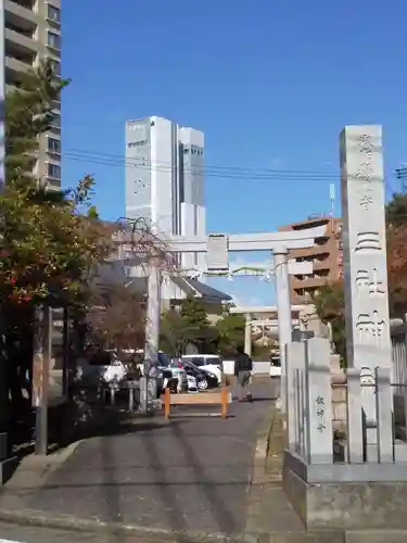 三社神社の鳥居