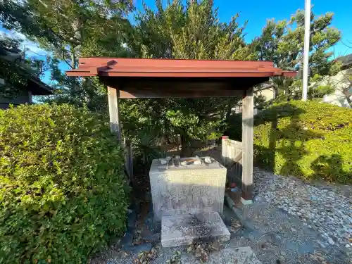 日和神社の{uncategorized: "未分類", other: "その他", undefined: "問題あり", building: "その他建物", grave: "お墓", sacred_gate: "鳥居", guardian: "狛犬", statue: "像", buddha: "仏像", history: "歴史", nature: "自然", garden: "庭園", animal: "動物", pagoda: "塔", temizu: "手水舎", mountain_gate: "山門・神門", sanctuary: "本殿・本堂", subordinate: "末社・摂社", art: "芸術", scenery: "景色", jizo: "地蔵", ema: "絵馬", goshuin: "御朱印", omikuji: "おみくじ", items: "授与品その他", amulet: "お守り", goshuincho: "御朱印帳", eats: "食事", festival: "お祭り", votive_dance: "神楽", shichigosan: "七五三参", wedding: "結婚式", experience: "体験その他", initially: "初詣", around: "周辺", anti_infection: "感染症対策"}