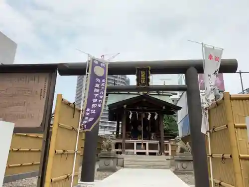 北青山秋葉神社(稲荷神社)の鳥居