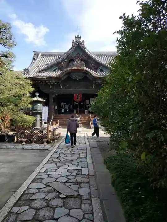 行願寺(革堂)の{uncategorized: "未分類", other: "その他", undefined: "問題あり", building: "その他建物", grave: "お墓", sacred_gate: "鳥居", guardian: "狛犬", statue: "像", buddha: "仏像", history: "歴史", nature: "自然", garden: "庭園", animal: "動物", pagoda: "塔", temizu: "手水舎", mountain_gate: "山門・神門", sanctuary: "本殿・本堂", subordinate: "末社・摂社", art: "芸術", scenery: "景色", jizo: "地蔵", ema: "絵馬", goshuin: "御朱印", omikuji: "おみくじ", items: "授与品その他", amulet: "お守り", goshuincho: "御朱印帳", eats: "食事", festival: "お祭り", votive_dance: "神楽", shichigosan: "七五三参", wedding: "結婚式", experience: "体験その他", initially: "初詣", around: "周辺", anti_infection: "感染症対策"}