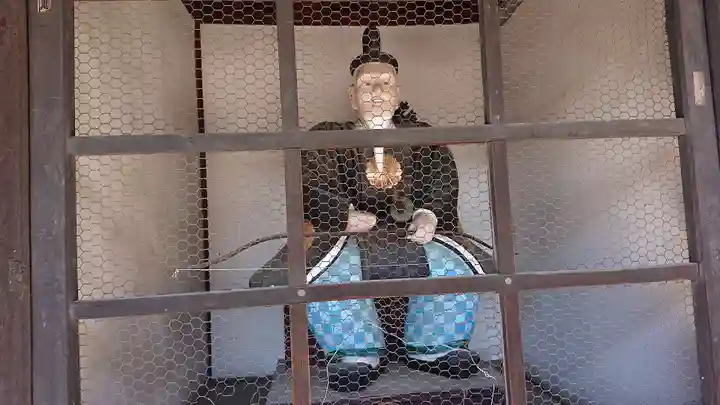 石和八幡宮(官知物部神社)の像