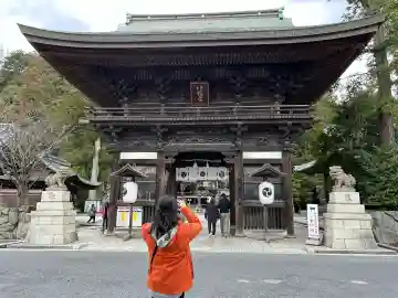 日牟禮八幡宮の{uncategorized: "未分類", other: "その他", undefined: "問題あり", building: "その他建物", grave: "お墓", sacred_gate: "鳥居", guardian: "狛犬", statue: "像", buddha: "仏像", history: "歴史", nature: "自然", garden: "庭園", animal: "動物", pagoda: "塔", temizu: "手水舎", mountain_gate: "山門・神門", sanctuary: "本殿・本堂", subordinate: "末社・摂社", art: "芸術", scenery: "景色", jizo: "地蔵", ema: "絵馬", goshuin: "御朱印", omikuji: "おみくじ", items: "授与品その他", amulet: "お守り", goshuincho: "御朱印帳", eats: "食事", festival: "お祭り", votive_dance: "神楽", shichigosan: "七五三参", wedding: "結婚式", experience: "体験その他", initially: "初詣", around: "周辺", anti_infection: "感染症対策"}