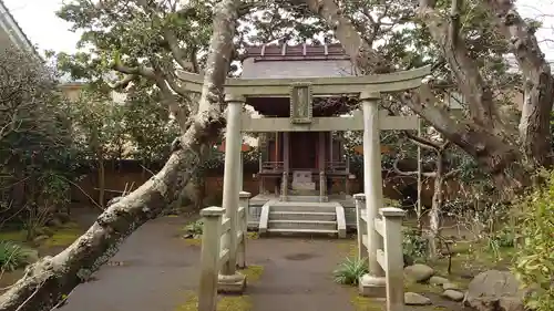 宝戒寺の鳥居