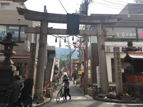 瓢箪山稲荷神社の鳥居