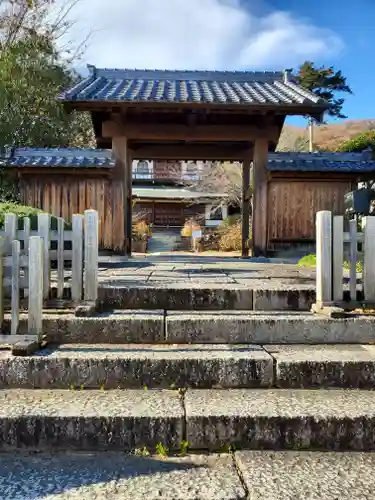 法楽寺の山門