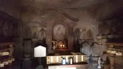 日石寺の本殿・本堂