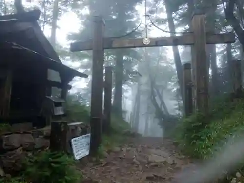 大峯山寺の山門