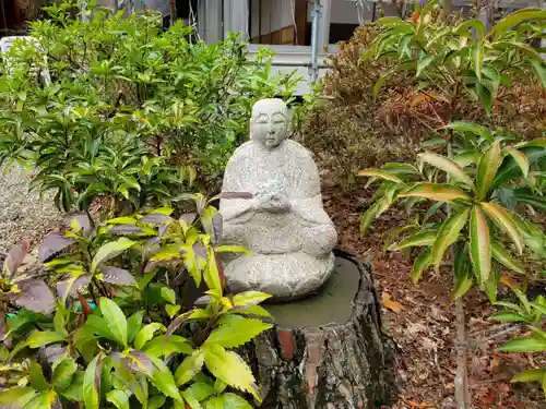 雷聲寺の像