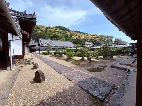 興聖寺（興聖寶林禅寺）の{uncategorized: "未分類", other: "その他", undefined: "問題あり", building: "その他建物", grave: "お墓", sacred_gate: "鳥居", guardian: "狛犬", statue: "像", buddha: "仏像", history: "歴史", nature: "自然", garden: "庭園", animal: "動物", pagoda: "塔", temizu: "手水舎", mountain_gate: "山門・神門", sanctuary: "本殿・本堂", subordinate: "末社・摂社", art: "芸術", scenery: "景色", jizo: "地蔵", ema: "絵馬", goshuin: "御朱印", omikuji: "おみくじ", items: "授与品その他", amulet: "お守り", goshuincho: "御朱印帳", eats: "食事", festival: "お祭り", votive_dance: "神楽", shichigosan: "七五三参", wedding: "結婚式", experience: "体験その他", initially: "初詣", around: "周辺", anti_infection: "感染症対策"}