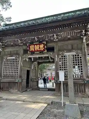 身延山奥之院思親閣の山門・神門