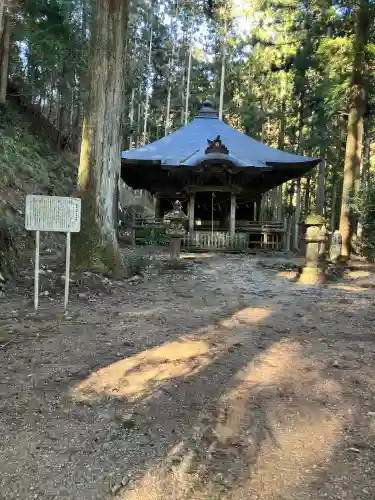 賀蘇山神社の{uncategorized: "未分類", other: "その他", undefined: "問題あり", building: "その他建物", grave: "お墓", sacred_gate: "鳥居", guardian: "狛犬", statue: "像", buddha: "仏像", history: "歴史", nature: "自然", garden: "庭園", animal: "動物", pagoda: "塔", temizu: "手水舎", mountain_gate: "山門・神門", sanctuary: "本殿・本堂", subordinate: "末社・摂社", art: "芸術", scenery: "景色", jizo: "地蔵", ema: "絵馬", goshuin: "御朱印", omikuji: "おみくじ", items: "授与品その他", amulet: "お守り", goshuincho: "御朱印帳", eats: "食事", festival: "お祭り", votive_dance: "神楽", shichigosan: "七五三参", wedding: "結婚式", experience: "体験その他", initially: "初詣", around: "周辺", anti_infection: "感染症対策"}