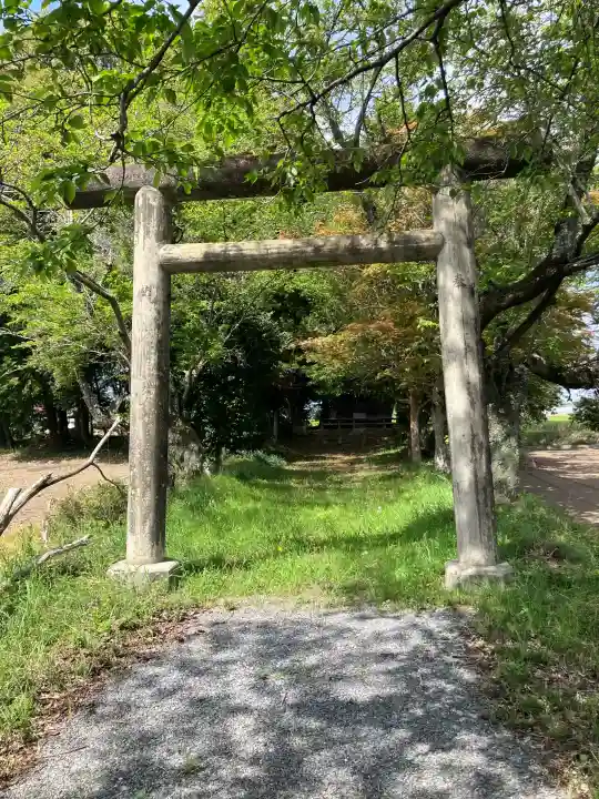 甲神社の{uncategorized: "未分類", other: "その他", undefined: "問題あり", building: "その他建物", grave: "お墓", sacred_gate: "鳥居", guardian: "狛犬", statue: "像", buddha: "仏像", history: "歴史", nature: "自然", garden: "庭園", animal: "動物", pagoda: "塔", temizu: "手水舎", mountain_gate: "山門・神門", sanctuary: "本殿・本堂", subordinate: "末社・摂社", art: "芸術", scenery: "景色", jizo: "地蔵", ema: "絵馬", goshuin: "御朱印", omikuji: "おみくじ", items: "授与品その他", amulet: "お守り", goshuincho: "御朱印帳", eats: "食事", festival: "お祭り", votive_dance: "神楽", shichigosan: "七五三参", wedding: "結婚式", experience: "体験その他", initially: "初詣", around: "周辺", anti_infection: "感染症対策"}