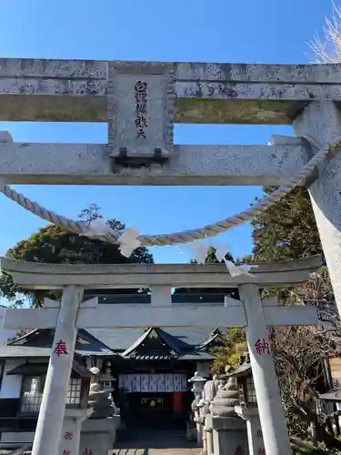 白蛇辨財天の鳥居