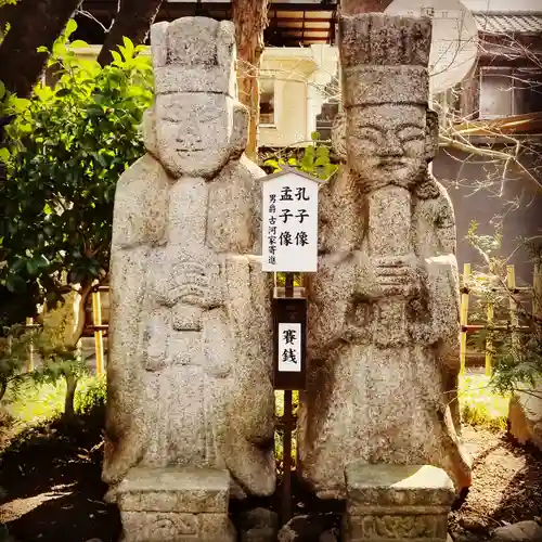 七社神社の像