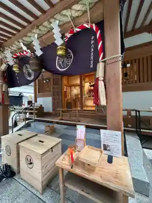 福徳神社（芽吹稲荷）の{uncategorized: "未分類", other: "その他", undefined: "問題あり", building: "その他建物", grave: "お墓", sacred_gate: "鳥居", guardian: "狛犬", statue: "像", buddha: "仏像", history: "歴史", nature: "自然", garden: "庭園", animal: "動物", pagoda: "塔", temizu: "手水舎", mountain_gate: "山門・神門", sanctuary: "本殿・本堂", subordinate: "末社・摂社", art: "芸術", scenery: "景色", jizo: "地蔵", ema: "絵馬", goshuin: "御朱印", omikuji: "おみくじ", items: "授与品その他", amulet: "お守り", goshuincho: "御朱印帳", eats: "食事", festival: "お祭り", votive_dance: "神楽", shichigosan: "七五三参", wedding: "結婚式", experience: "体験その他", initially: "初詣", around: "周辺", anti_infection: "感染症対策"}