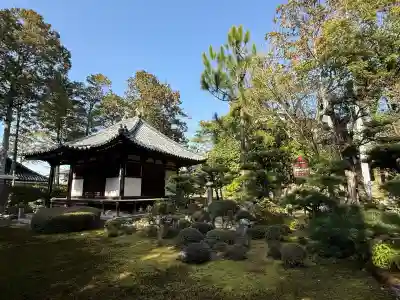 慈眼院の{uncategorized: "未分類", other: "その他", undefined: "問題あり", building: "その他建物", grave: "お墓", sacred_gate: "鳥居", guardian: "狛犬", statue: "像", buddha: "仏像", history: "歴史", nature: "自然", garden: "庭園", animal: "動物", pagoda: "塔", temizu: "手水舎", mountain_gate: "山門・神門", sanctuary: "本殿・本堂", subordinate: "末社・摂社", art: "芸術", scenery: "景色", jizo: "地蔵", ema: "絵馬", goshuin: "御朱印", omikuji: "おみくじ", items: "授与品その他", amulet: "お守り", goshuincho: "御朱印帳", eats: "食事", festival: "お祭り", votive_dance: "神楽", shichigosan: "七五三参", wedding: "結婚式", experience: "体験その他", initially: "初詣", around: "周辺", anti_infection: "感染症対策"}