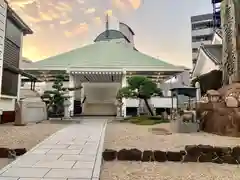 久遠寺の本殿