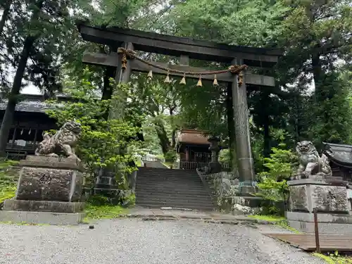 諏訪大社上社前宮の鳥居