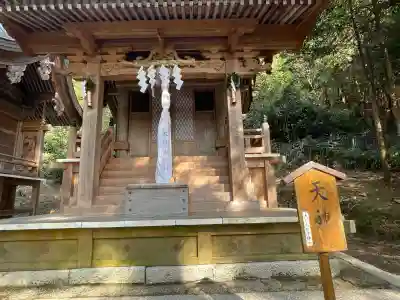 安吉神社の{uncategorized: "未分類", other: "その他", undefined: "問題あり", building: "その他建物", grave: "お墓", sacred_gate: "鳥居", guardian: "狛犬", statue: "像", buddha: "仏像", history: "歴史", nature: "自然", garden: "庭園", animal: "動物", pagoda: "塔", temizu: "手水舎", mountain_gate: "山門・神門", sanctuary: "本殿・本堂", subordinate: "末社・摂社", art: "芸術", scenery: "景色", jizo: "地蔵", ema: "絵馬", goshuin: "御朱印", omikuji: "おみくじ", items: "授与品その他", amulet: "お守り", goshuincho: "御朱印帳", eats: "食事", festival: "お祭り", votive_dance: "神楽", shichigosan: "七五三参", wedding: "結婚式", experience: "体験その他", initially: "初詣", around: "周辺", anti_infection: "感染症対策"}