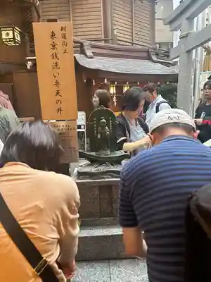小網神社の像