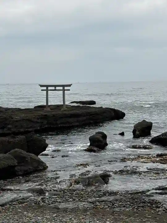 大洗磯前神社の{uncategorized: "未分類", other: "その他", undefined: "問題あり", building: "その他建物", grave: "お墓", sacred_gate: "鳥居", guardian: "狛犬", statue: "像", buddha: "仏像", history: "歴史", nature: "自然", garden: "庭園", animal: "動物", pagoda: "塔", temizu: "手水舎", mountain_gate: "山門・神門", sanctuary: "本殿・本堂", subordinate: "末社・摂社", art: "芸術", scenery: "景色", jizo: "地蔵", ema: "絵馬", goshuin: "御朱印", omikuji: "おみくじ", items: "授与品その他", amulet: "お守り", goshuincho: "御朱印帳", eats: "食事", festival: "お祭り", votive_dance: "神楽", shichigosan: "七五三参", wedding: "結婚式", experience: "体験その他", initially: "初詣", around: "周辺", anti_infection: "感染症対策"}