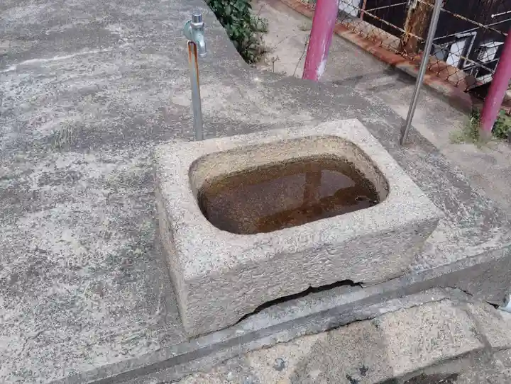 四柱神社の手水舎