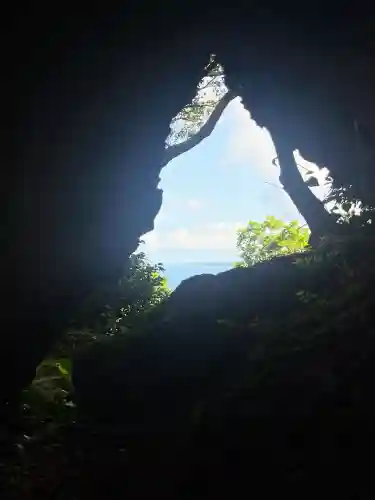 斎場御嶽の{uncategorized: "未分類", other: "その他", undefined: "問題あり", building: "その他建物", grave: "お墓", sacred_gate: "鳥居", guardian: "狛犬", statue: "像", buddha: "仏像", history: "歴史", nature: "自然", garden: "庭園", animal: "動物", pagoda: "塔", temizu: "手水舎", mountain_gate: "山門・神門", sanctuary: "本殿・本堂", subordinate: "末社・摂社", art: "芸術", scenery: "景色", jizo: "地蔵", ema: "絵馬", goshuin: "御朱印", omikuji: "おみくじ", items: "授与品その他", amulet: "お守り", goshuincho: "御朱印帳", eats: "食事", festival: "お祭り", votive_dance: "神楽", shichigosan: "七五三参", wedding: "結婚式", experience: "体験その他", initially: "初詣", around: "周辺", anti_infection: "感染症対策"}