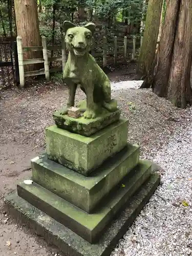 宝登山神社奥宮の狛犬