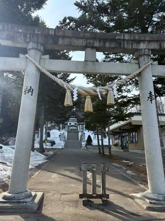札内神社の{uncategorized: "未分類", other: "その他", undefined: "問題あり", building: "その他建物", grave: "お墓", sacred_gate: "鳥居", guardian: "狛犬", statue: "像", buddha: "仏像", history: "歴史", nature: "自然", garden: "庭園", animal: "動物", pagoda: "塔", temizu: "手水舎", mountain_gate: "山門・神門", sanctuary: "本殿・本堂", subordinate: "末社・摂社", art: "芸術", scenery: "景色", jizo: "地蔵", ema: "絵馬", goshuin: "御朱印", omikuji: "おみくじ", items: "授与品その他", amulet: "お守り", goshuincho: "御朱印帳", eats: "食事", festival: "お祭り", votive_dance: "神楽", shichigosan: "七五三参", wedding: "結婚式", experience: "体験その他", initially: "初詣", around: "周辺", anti_infection: "感染症対策"}