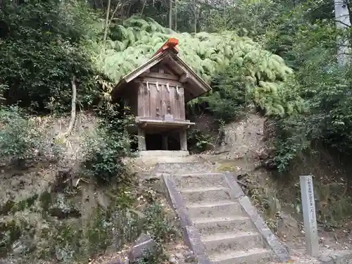 敢國神社の末社