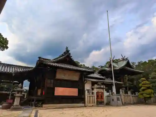 長尾神社の{uncategorized: "未分類", other: "その他", undefined: "問題あり", building: "その他建物", grave: "お墓", sacred_gate: "鳥居", guardian: "狛犬", statue: "像", buddha: "仏像", history: "歴史", nature: "自然", garden: "庭園", animal: "動物", pagoda: "塔", temizu: "手水舎", mountain_gate: "山門・神門", sanctuary: "本殿・本堂", subordinate: "末社・摂社", art: "芸術", scenery: "景色", jizo: "地蔵", ema: "絵馬", goshuin: "御朱印", omikuji: "おみくじ", items: "授与品その他", amulet: "お守り", goshuincho: "御朱印帳", eats: "食事", festival: "お祭り", votive_dance: "神楽", shichigosan: "七五三参", wedding: "結婚式", experience: "体験その他", initially: "初詣", around: "周辺", anti_infection: "感染症対策"}