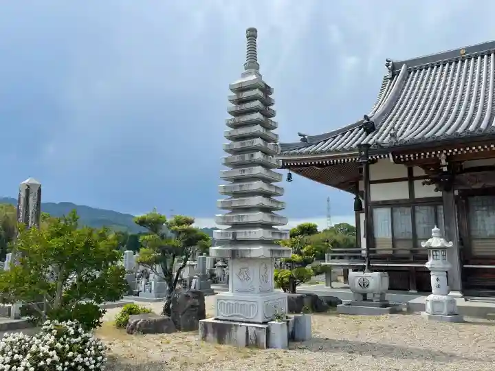 最澄院西願寺の{uncategorized: "未分類", other: "その他", undefined: "問題あり", building: "その他建物", grave: "お墓", sacred_gate: "鳥居", guardian: "狛犬", statue: "像", buddha: "仏像", history: "歴史", nature: "自然", garden: "庭園", animal: "動物", pagoda: "塔", temizu: "手水舎", mountain_gate: "山門・神門", sanctuary: "本殿・本堂", subordinate: "末社・摂社", art: "芸術", scenery: "景色", jizo: "地蔵", ema: "絵馬", goshuin: "御朱印", omikuji: "おみくじ", items: "授与品その他", amulet: "お守り", goshuincho: "御朱印帳", eats: "食事", festival: "お祭り", votive_dance: "神楽", shichigosan: "七五三参", wedding: "結婚式", experience: "体験その他", initially: "初詣", around: "周辺", anti_infection: "感染症対策"}