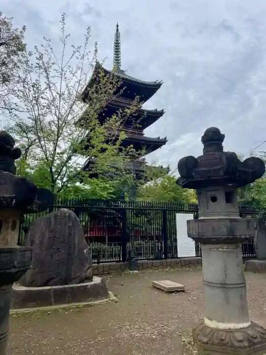 上野東照宮の{uncategorized: "未分類", other: "その他", undefined: "問題あり", building: "その他建物", grave: "お墓", sacred_gate: "鳥居", guardian: "狛犬", statue: "像", buddha: "仏像", history: "歴史", nature: "自然", garden: "庭園", animal: "動物", pagoda: "塔", temizu: "手水舎", mountain_gate: "山門・神門", sanctuary: "本殿・本堂", subordinate: "末社・摂社", art: "芸術", scenery: "景色", jizo: "地蔵", ema: "絵馬", goshuin: "御朱印", omikuji: "おみくじ", items: "授与品その他", amulet: "お守り", goshuincho: "御朱印帳", eats: "食事", festival: "お祭り", votive_dance: "神楽", shichigosan: "七五三参", wedding: "結婚式", experience: "体験その他", initially: "初詣", around: "周辺", anti_infection: "感染症対策"}