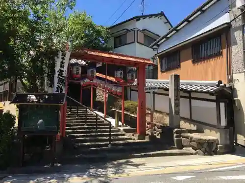 泉増院の鳥居