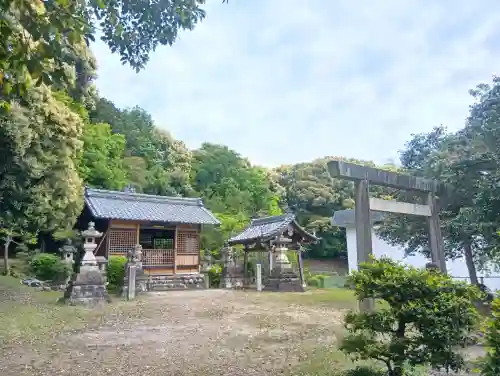 加佐美神社の{uncategorized: "未分類", other: "その他", undefined: "問題あり", building: "その他建物", grave: "お墓", sacred_gate: "鳥居", guardian: "狛犬", statue: "像", buddha: "仏像", history: "歴史", nature: "自然", garden: "庭園", animal: "動物", pagoda: "塔", temizu: "手水舎", mountain_gate: "山門・神門", sanctuary: "本殿・本堂", subordinate: "末社・摂社", art: "芸術", scenery: "景色", jizo: "地蔵", ema: "絵馬", goshuin: "御朱印", omikuji: "おみくじ", items: "授与品その他", amulet: "お守り", goshuincho: "御朱印帳", eats: "食事", festival: "お祭り", votive_dance: "神楽", shichigosan: "七五三参", wedding: "結婚式", experience: "体験その他", initially: "初詣", around: "周辺", anti_infection: "感染症対策"}