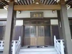 済生寺の本殿