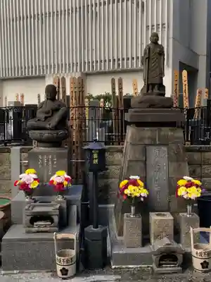 赤坂不動尊威徳寺の像