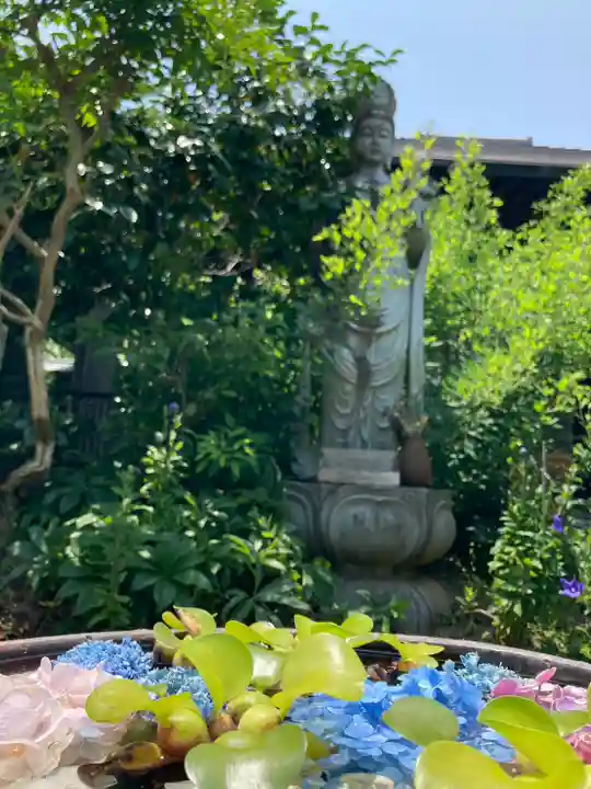 円照寺の手水舎