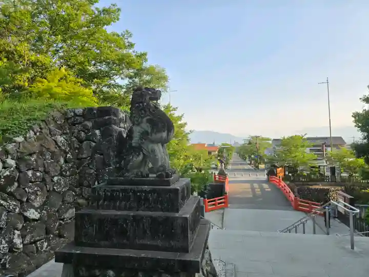 武田神社の{uncategorized: "未分類", other: "その他", undefined: "問題あり", building: "その他建物", grave: "お墓", sacred_gate: "鳥居", guardian: "狛犬", statue: "像", buddha: "仏像", history: "歴史", nature: "自然", garden: "庭園", animal: "動物", pagoda: "塔", temizu: "手水舎", mountain_gate: "山門・神門", sanctuary: "本殿・本堂", subordinate: "末社・摂社", art: "芸術", scenery: "景色", jizo: "地蔵", ema: "絵馬", goshuin: "御朱印", omikuji: "おみくじ", items: "授与品その他", amulet: "お守り", goshuincho: "御朱印帳", eats: "食事", festival: "お祭り", votive_dance: "神楽", shichigosan: "七五三参", wedding: "結婚式", experience: "体験その他", initially: "初詣", around: "周辺", anti_infection: "感染症対策"}