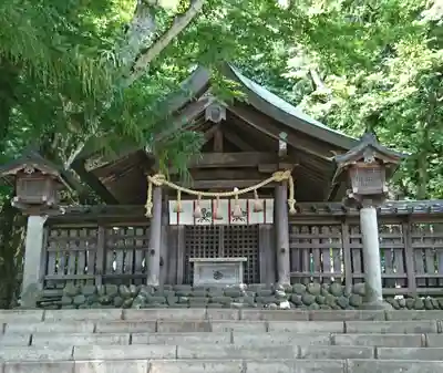 諏訪大社上社前宮の本殿・本堂