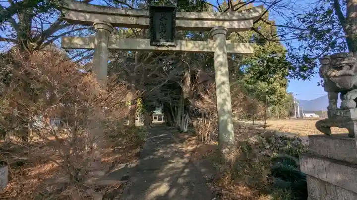 天神神社の{uncategorized: "未分類", other: "その他", undefined: "問題あり", building: "その他建物", grave: "お墓", sacred_gate: "鳥居", guardian: "狛犬", statue: "像", buddha: "仏像", history: "歴史", nature: "自然", garden: "庭園", animal: "動物", pagoda: "塔", temizu: "手水舎", mountain_gate: "山門・神門", sanctuary: "本殿・本堂", subordinate: "末社・摂社", art: "芸術", scenery: "景色", jizo: "地蔵", ema: "絵馬", goshuin: "御朱印", omikuji: "おみくじ", items: "授与品その他", amulet: "お守り", goshuincho: "御朱印帳", eats: "食事", festival: "お祭り", votive_dance: "神楽", shichigosan: "七五三参", wedding: "結婚式", experience: "体験その他", initially: "初詣", around: "周辺", anti_infection: "感染症対策"}