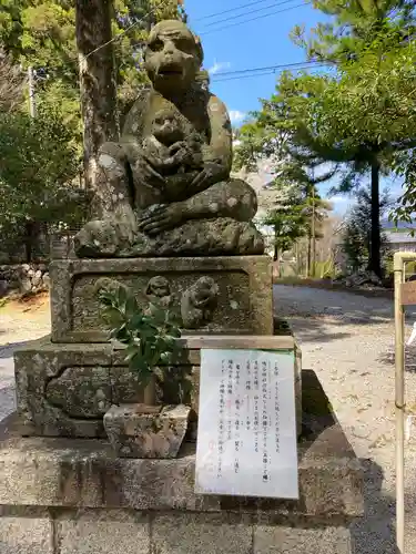 鳴谷神社の狛犬