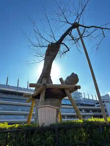 東京競馬場馬頭観音の{uncategorized: "未分類", other: "その他", undefined: "問題あり", building: "その他建物", grave: "お墓", sacred_gate: "鳥居", guardian: "狛犬", statue: "像", buddha: "仏像", history: "歴史", nature: "自然", garden: "庭園", animal: "動物", pagoda: "塔", temizu: "手水舎", mountain_gate: "山門・神門", sanctuary: "本殿・本堂", subordinate: "末社・摂社", art: "芸術", scenery: "景色", jizo: "地蔵", ema: "絵馬", goshuin: "御朱印", omikuji: "おみくじ", items: "授与品その他", amulet: "お守り", goshuincho: "御朱印帳", eats: "食事", festival: "お祭り", votive_dance: "神楽", shichigosan: "七五三参", wedding: "結婚式", experience: "体験その他", initially: "初詣", around: "周辺", anti_infection: "感染症対策"}