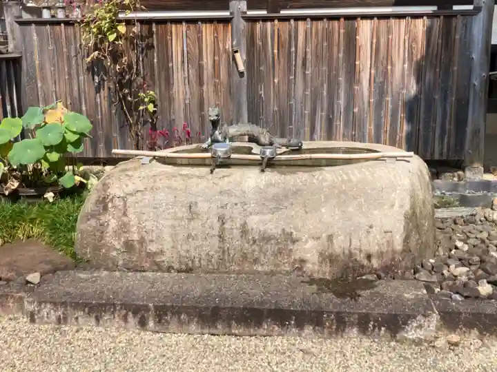 瀧泉寺の手水舎
