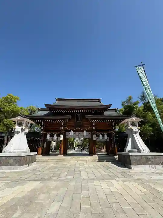 湊川神社の{uncategorized: "未分類", other: "その他", undefined: "問題あり", building: "その他建物", grave: "お墓", sacred_gate: "鳥居", guardian: "狛犬", statue: "像", buddha: "仏像", history: "歴史", nature: "自然", garden: "庭園", animal: "動物", pagoda: "塔", temizu: "手水舎", mountain_gate: "山門・神門", sanctuary: "本殿・本堂", subordinate: "末社・摂社", art: "芸術", scenery: "景色", jizo: "地蔵", ema: "絵馬", goshuin: "御朱印", omikuji: "おみくじ", items: "授与品その他", amulet: "お守り", goshuincho: "御朱印帳", eats: "食事", festival: "お祭り", votive_dance: "神楽", shichigosan: "七五三参", wedding: "結婚式", experience: "体験その他", initially: "初詣", around: "周辺", anti_infection: "感染症対策"}