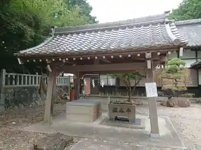 篠束神社の手水舎