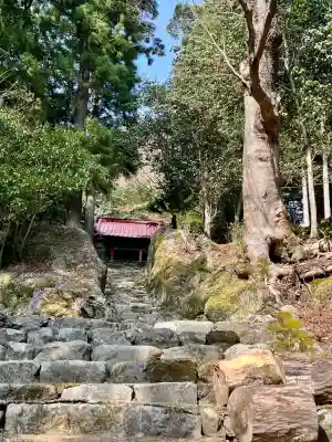 開道石割稲荷神社(山梨県)